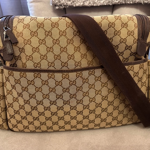 Beige and brown Gucci Diaper Bag with GG Supreme throughout - Picture 6 of 11